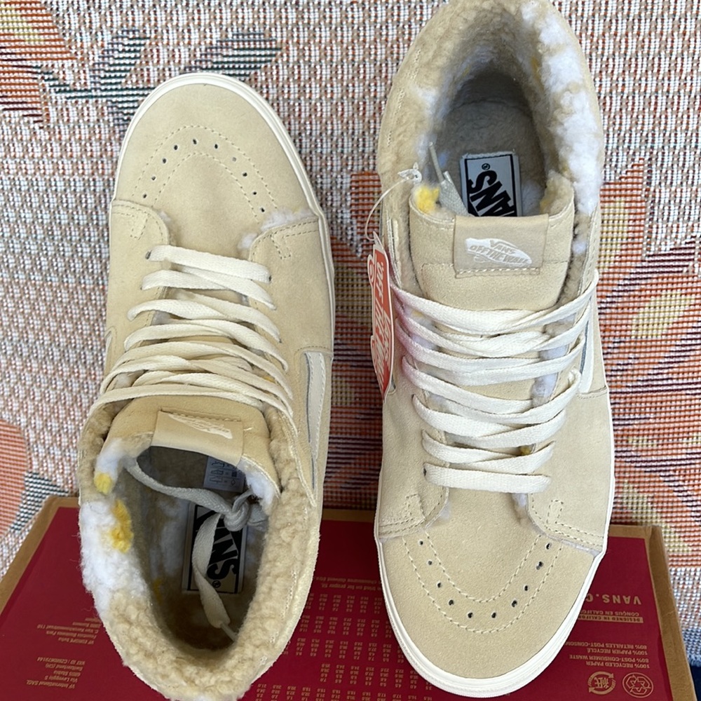 Vans Sk8-Hi
Cozy Hug Biscotti
VN0A7Q5NBVV
Men’s Sneakers - Picture 13 of 16